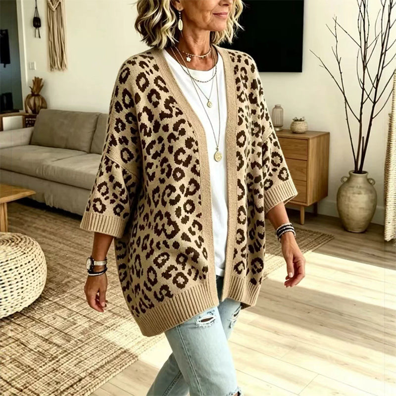 Elegant women's cardigan with leopard print