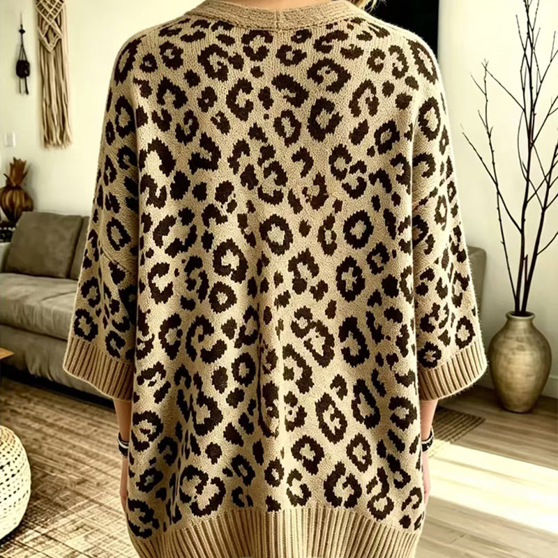 Elegant women's cardigan with leopard print