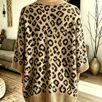 Elegant women's cardigan with leopard print